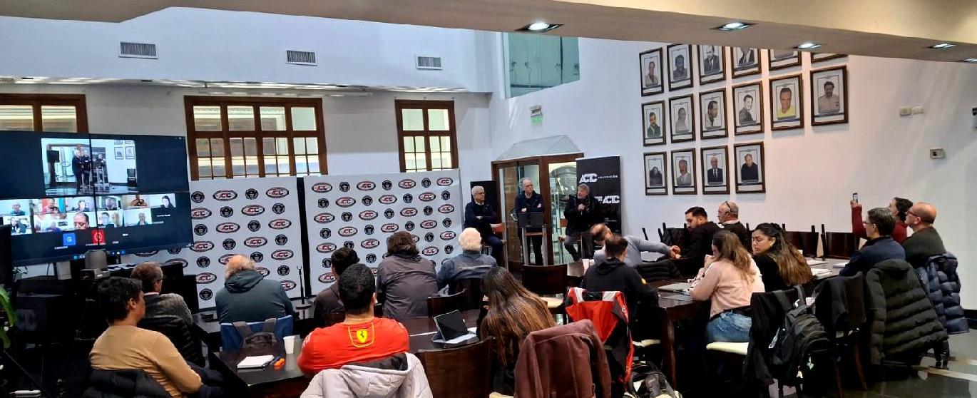 La CAF, presente en la clase de Oficial Deportivo